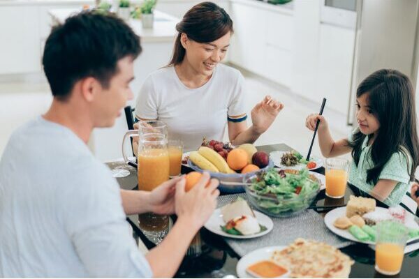 トレーナーは1日何食食べる？4食の理由と食事法を徹底解説