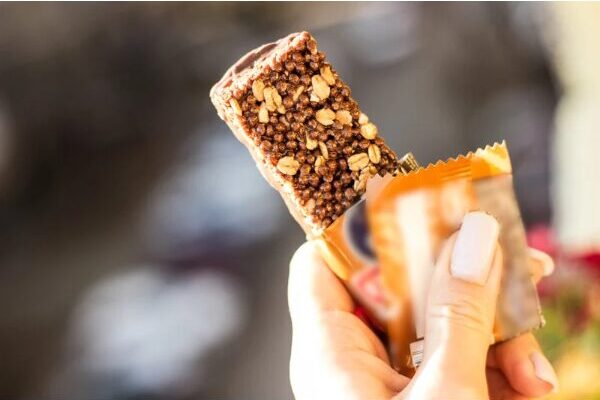 間食でプロテインバーはアリ？失敗しない選び方とダイエット中の正しい活用法