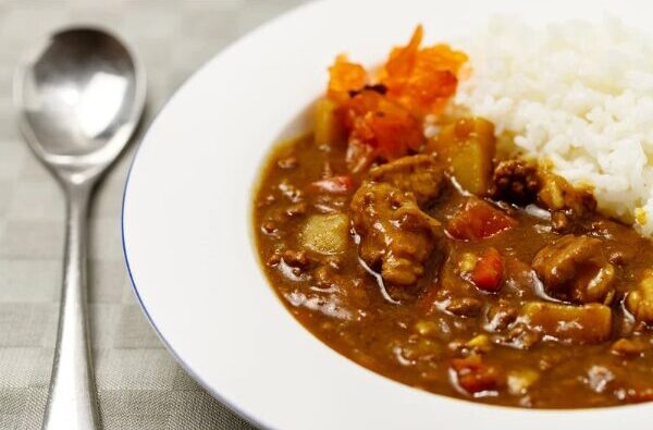 ダイエット中にカレーはNG？太らないカレーの食べ方と工夫をご紹介！
