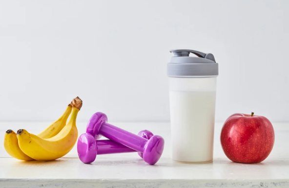 トレーニング前の食事が筋トレの成果を左右する！効率良く体を変えるための正しい摂り方とタイミング