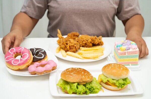 ダイエット中に「これを食べたらダメ」はある？我慢しすぎない食事の考え方