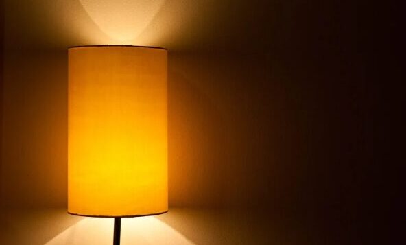 家に帰ったら夜は暗くすると寝つきが良くなる？睡眠の質を高めるための環境づくり